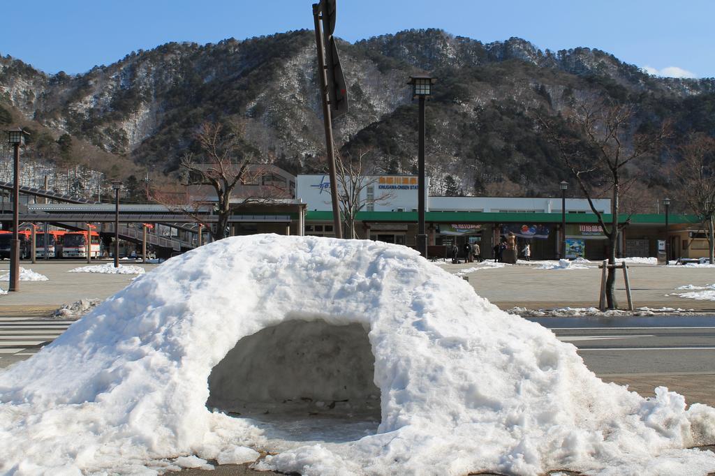 Отель Kinugawa Onsen Sanraku Никко Экстерьер фото