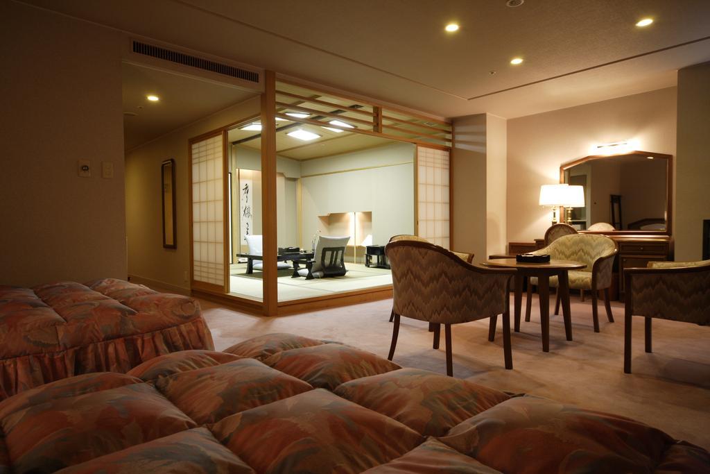 Отель Kinugawa Onsen Sanraku Никко Экстерьер фото