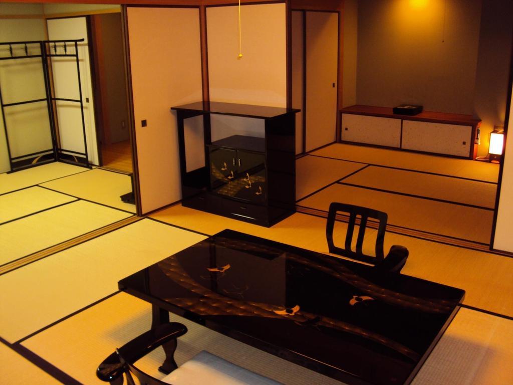 Отель Kinugawa Onsen Sanraku Никко Экстерьер фото