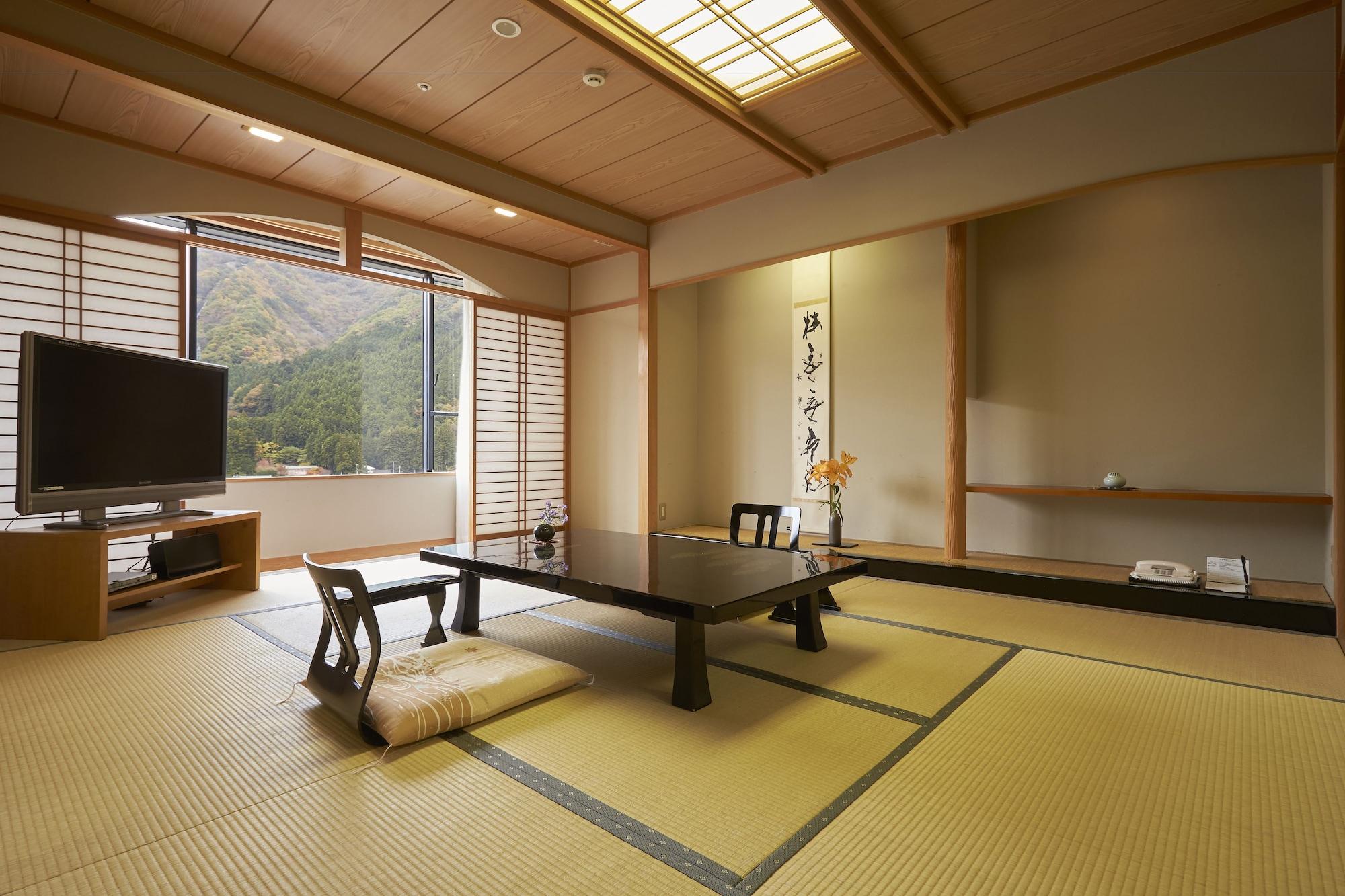 Отель Kinugawa Onsen Sanraku Никко Экстерьер фото