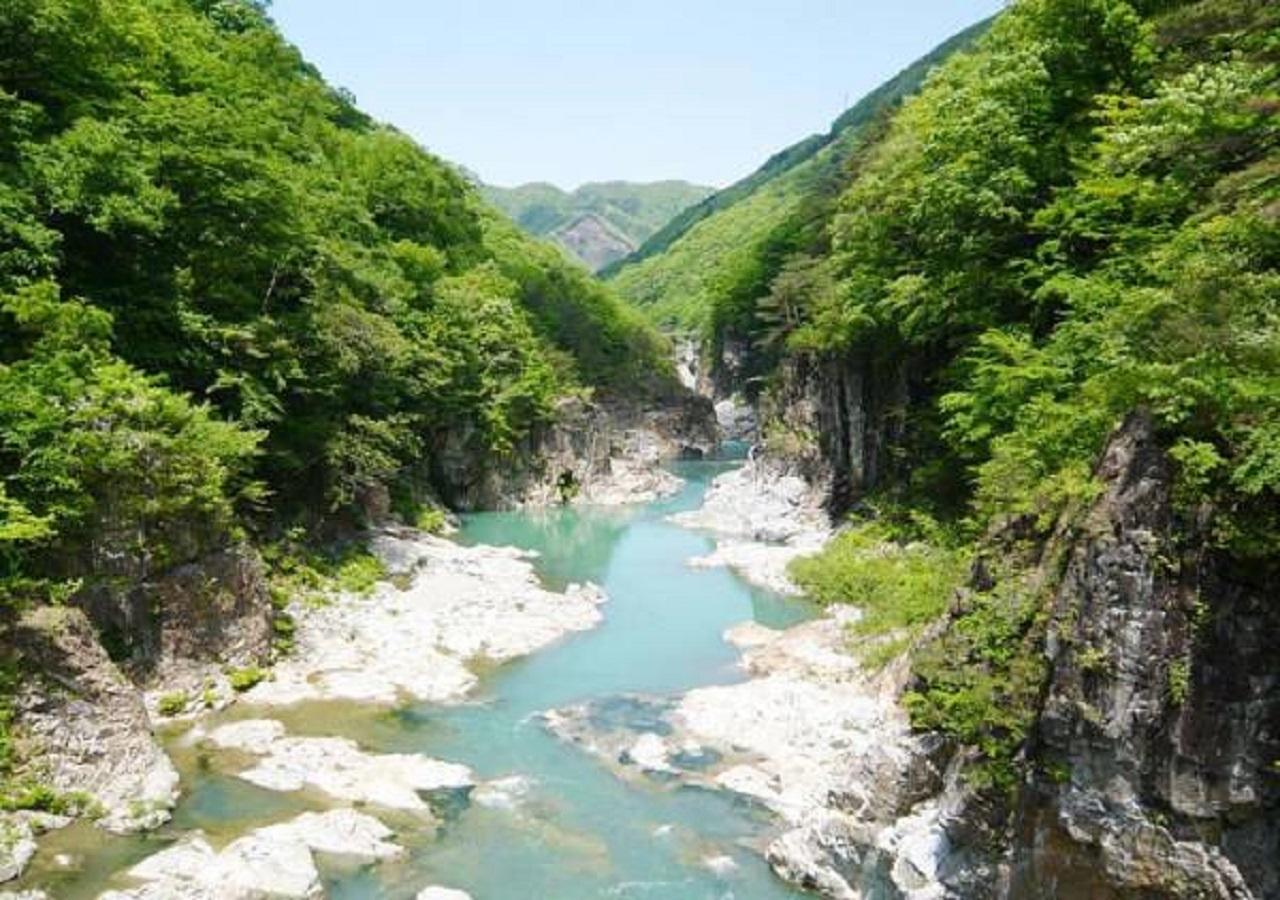 Отель Kinugawa Onsen Sanraku Никко Экстерьер фото