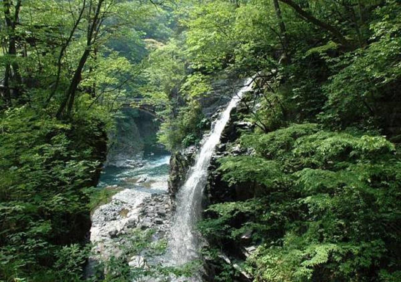 Отель Kinugawa Onsen Sanraku Никко Экстерьер фото