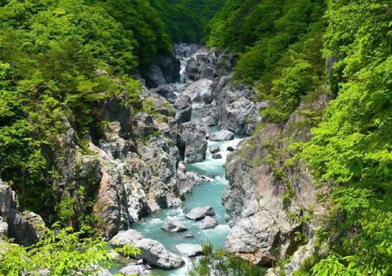 Отель Kinugawa Onsen Sanraku Никко Экстерьер фото