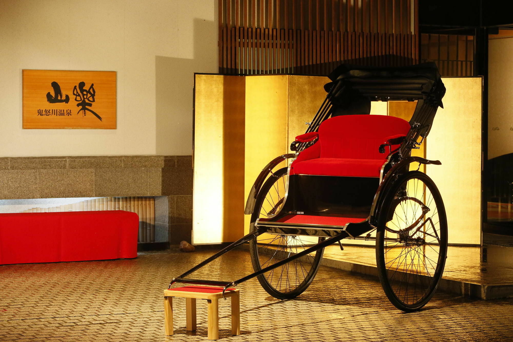 Отель Kinugawa Onsen Sanraku Никко Экстерьер фото